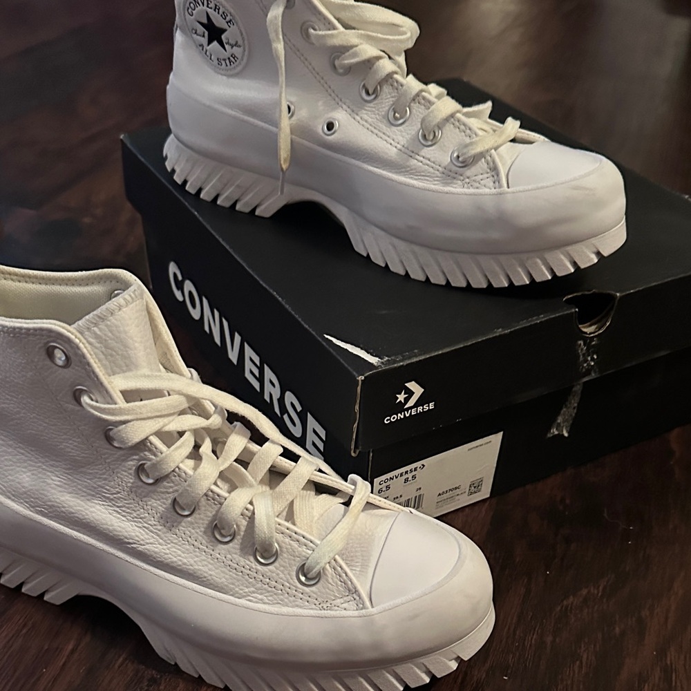 Unisex White Converse Men’s 6.5/Women’s 8.5 Platform High-Tops Leather Material